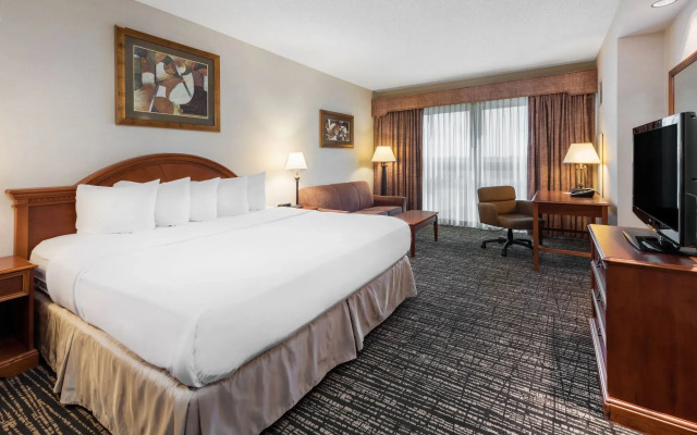 Hotel Topeka at City Center