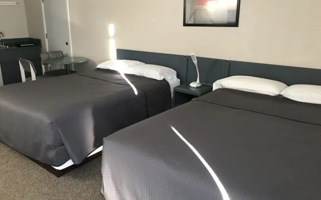 Plains Motor Inn