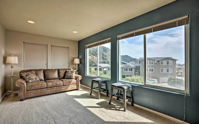 Gold Beach Townhome With Ocean Views & Sunroom!