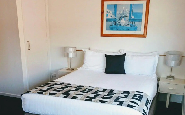 Mariners Cove at Paynesville Motel & Apartments