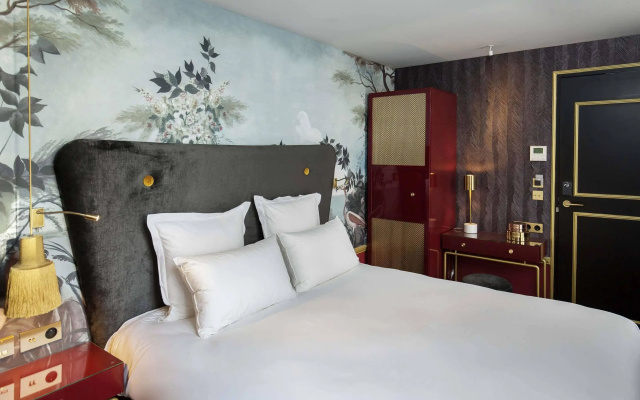Snob Hotel