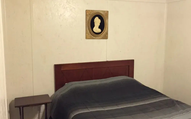 Ritz Motel & Lodging