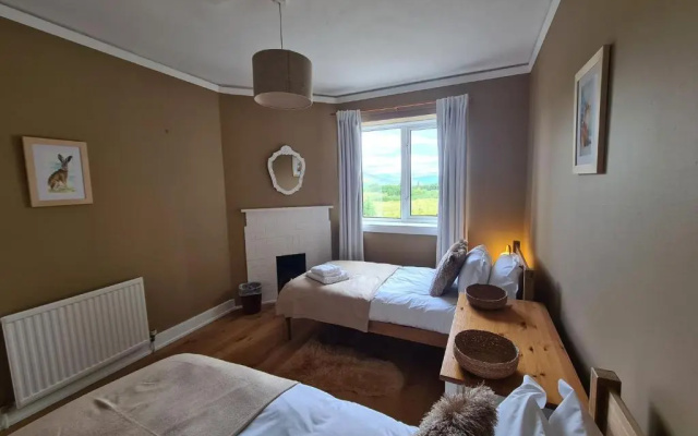 South Lodge, Glenfintaig
