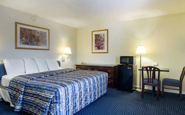 Central Phoenix Hotel