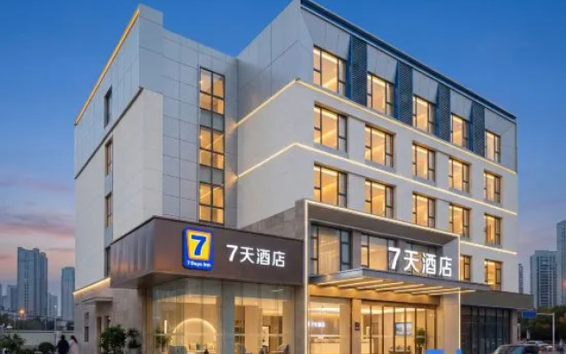 7Days Inn Hotel (Kaifeng Wansui Mountain Wuxia City)