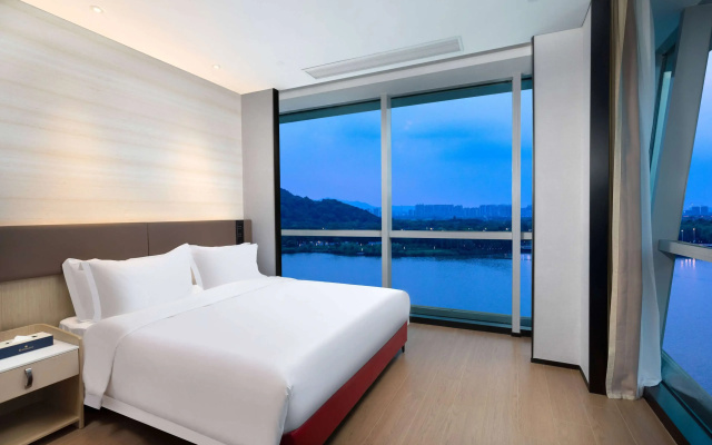 Ramada By Wyndham Huzhou Wuxing