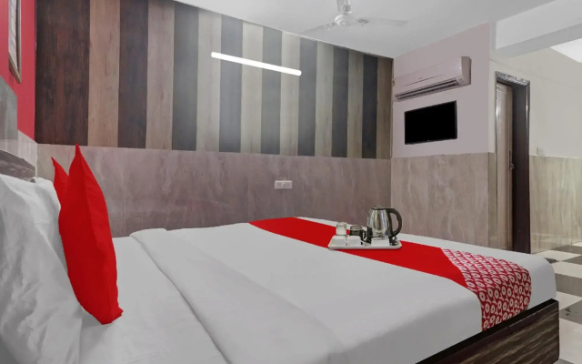 Flagship 92975 Hotel Small Town