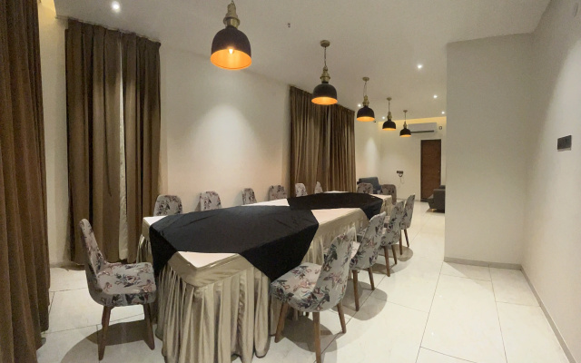 Hotel Lunar Stays