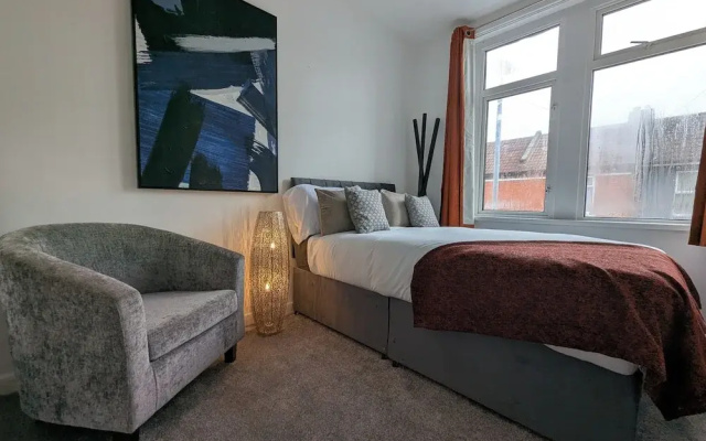 Central 3BR Home with Hot Tub Sleeps 10
