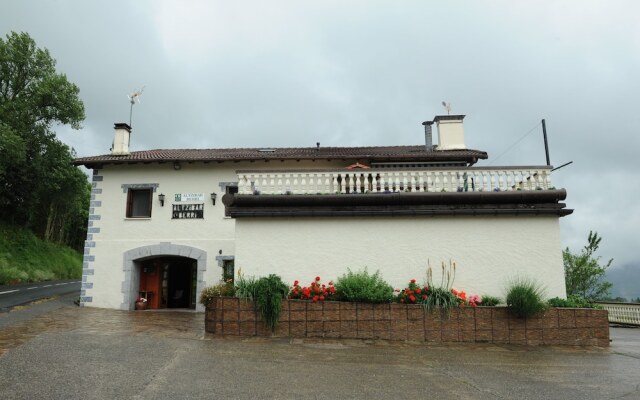 Отель Casa Rural Altzibar-Berri Испания, Урньета - отзывы, цены и фото номеров - забронировать отель Casa Rural Altzibar-Berri онлайн вид на фасад