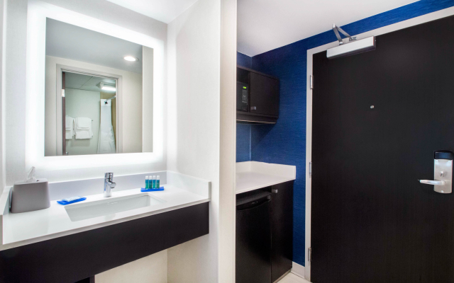 Holiday Inn Express and Suites Albany Airport- Wolf Road by IHG