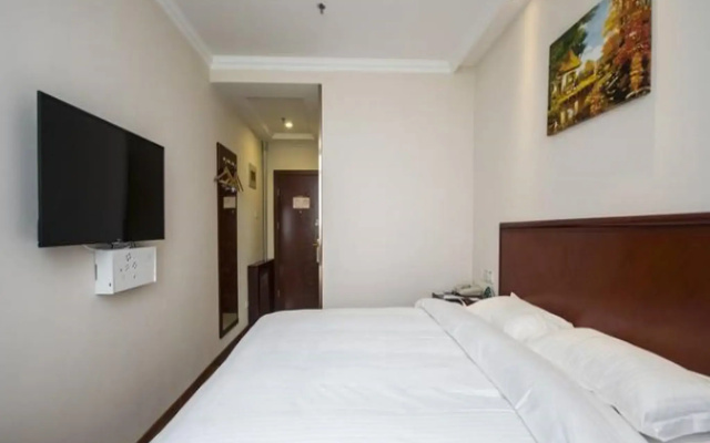 GreenTree Inn (Qinghuangdao Railway Station Square)