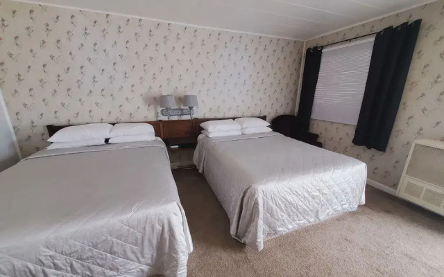 Holiday Lodge Motel