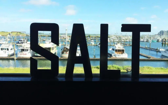 Salt Hotel & Pub