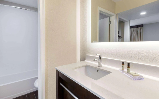 Hawthorn Suites by Wyndham Southfield