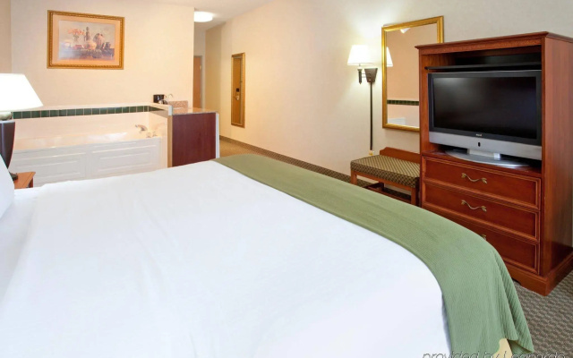Holiday Inn Express & Suites Elkhart by IHG