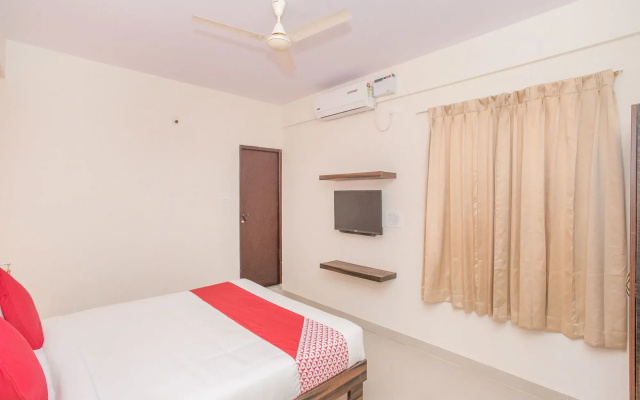 OYO 10475 PMR Hotel