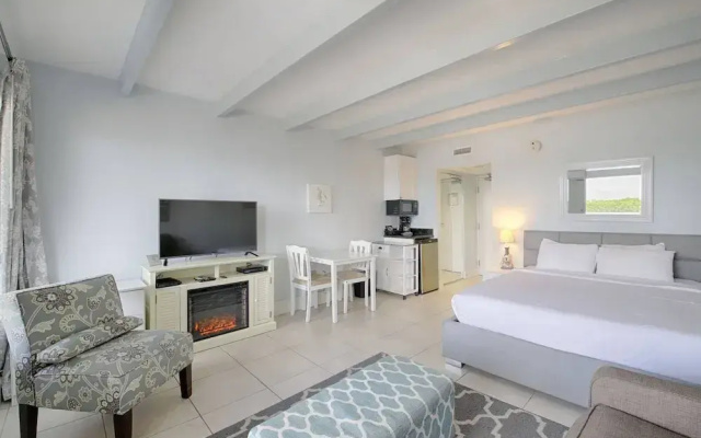 209 Little Harbor Inn