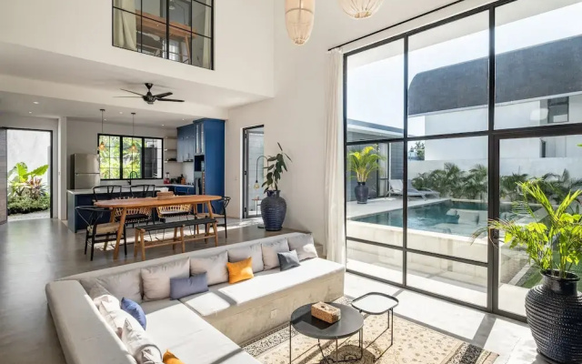 Stylish 3BR Villa Myla By OriVista - Pool, Wifi