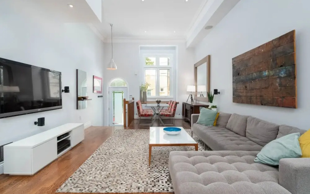 3 Bedroom 2 Bath Large Patio and CN View