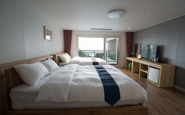 Cheonjiyeon Crystal Hotel
