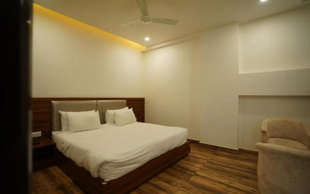 Hotel Regal By Rhytham