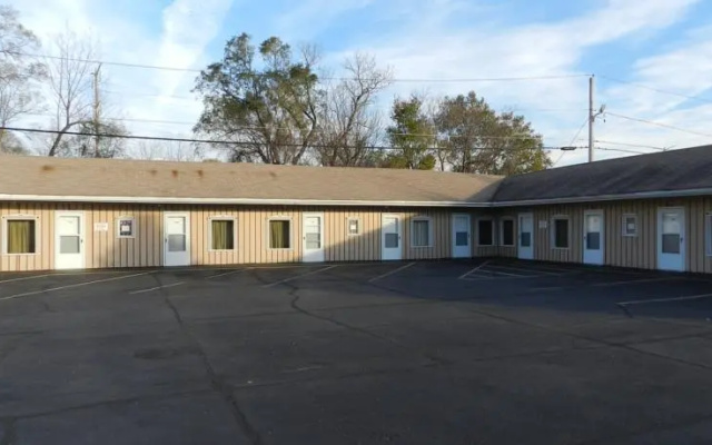 By The Way Motel Lake Bluff