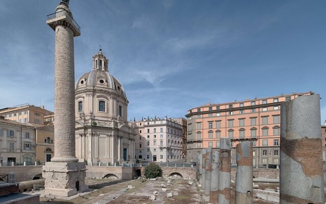 Отель Nh Collection Roma Fori Imperiali Рим вид на фасад