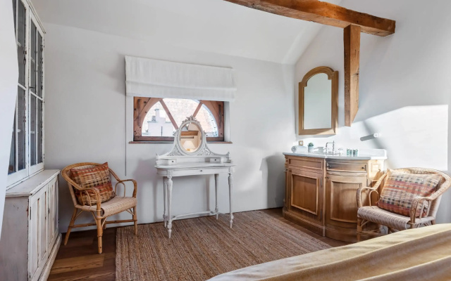 Beautiful and authentic penthouse in Bruges center
