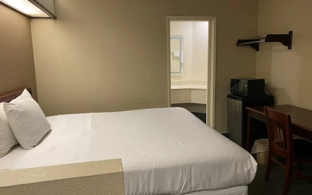 Budget Inn and Suites