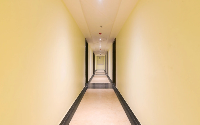 Super OYO 77736 Hotel Starlight