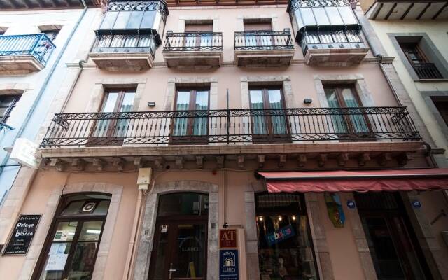 Отель Apartamentos Turisticos LLanes вид на фасад