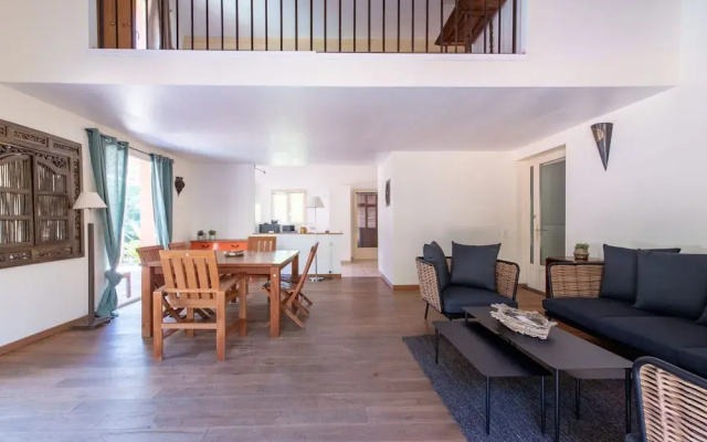 Spacious Holiday Home in La Croix Valmer With Private Pool