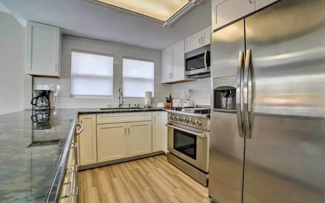 Ocean-view Home - Walk to Avalon City Center!