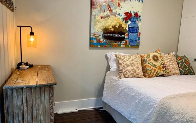 The Chic Guest Retreat in Old Town near CSU!