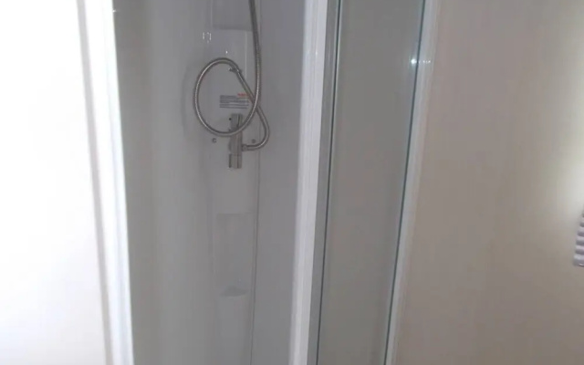 3 bed Caravan Abergel
