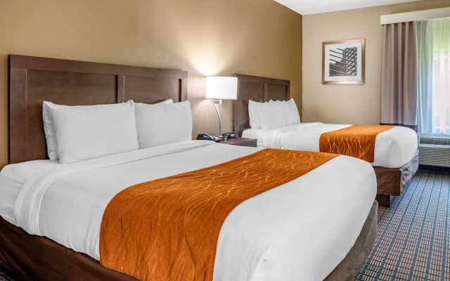 Comfort Inn & Suites Cincinnati Uptown Clifton