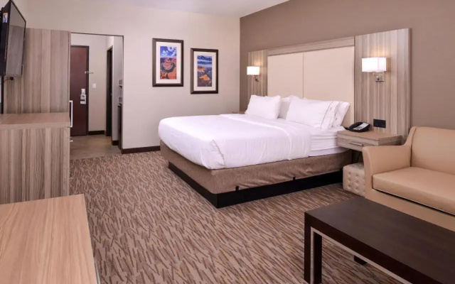 Holiday Inn Express & Suites Williams