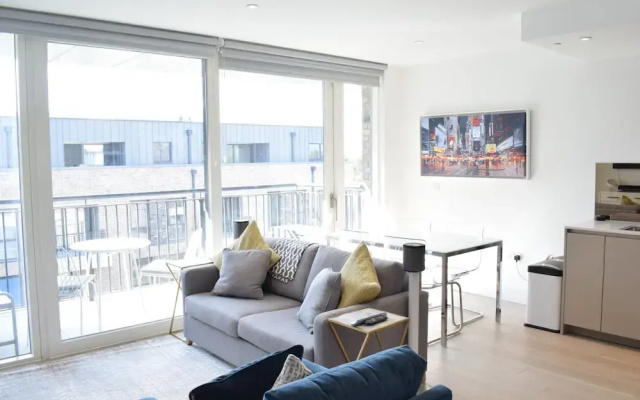 2 Bedroom Apartment in Canada Water