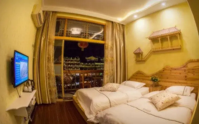 Fenghuang Jinshuian Inn