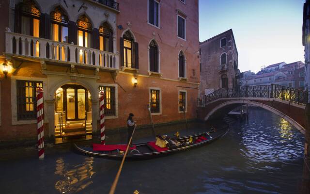 Отель Ai Reali di Venezia Италия, Венеция - 1 отзыв об отеле, цены и фото номеров - забронировать отель Ai Reali di Venezia онлайн вид на фасад