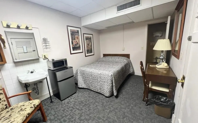 Canfield Hotel