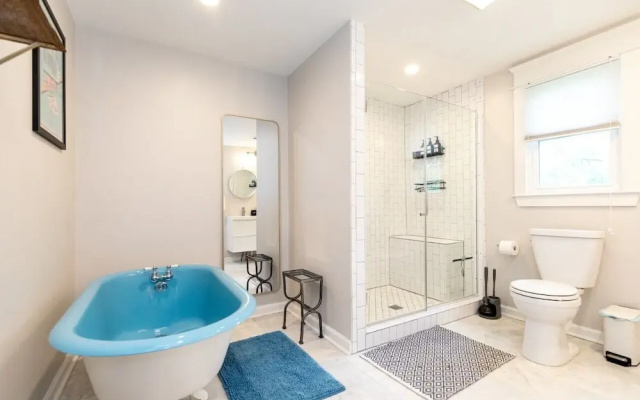Casa Azul: King Bedsclose to Broadwayhot Tub!