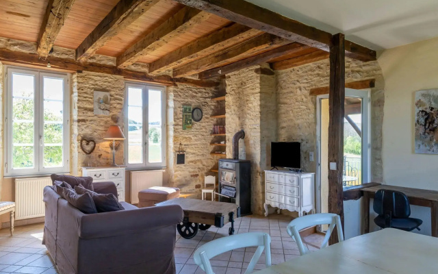 Fantastic Holiday Home in Dégagnac with Jacuzzi