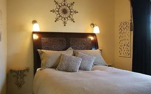 A Downtown Victoria Ocean View Bed and Breakfast