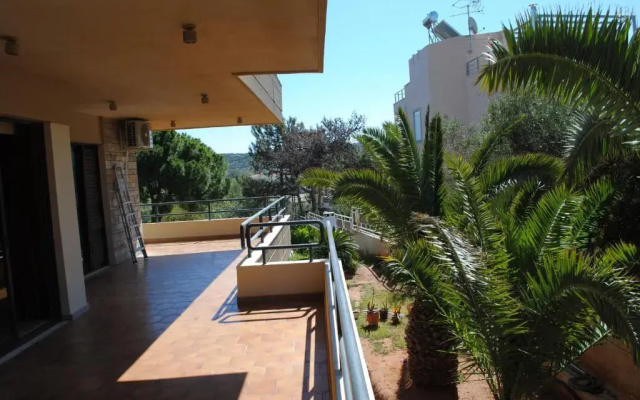 Sunny Beach Apartment Near Sounion