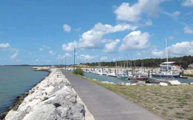 Les Charmilles 32493