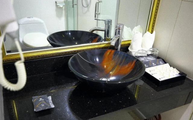 Chonpines Hotels·Zhongshan Xiaolan LRT Station