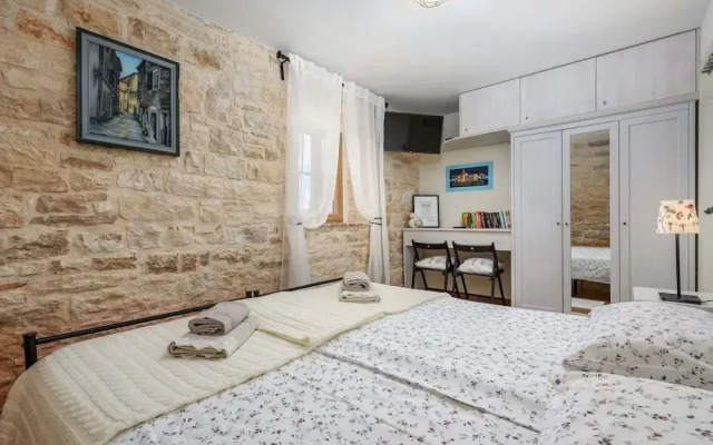 Lovely Stone House With Private Swimming Pool