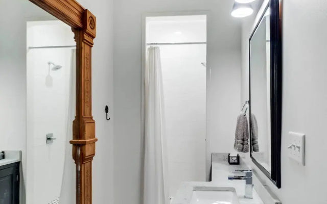Comfy Central Natchez Hideaway: Walk to Dtwn!